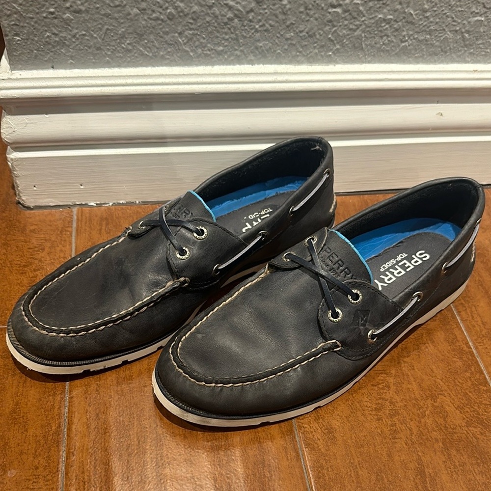 Men’s leather boat shoes